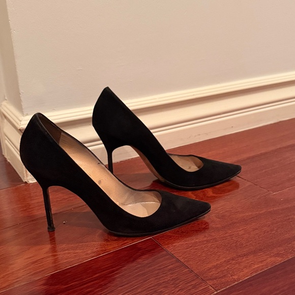 Manolo Blahnik Shoes - Classic Black Pointed-Toe Stiletto Pumps